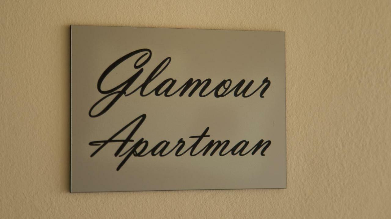 Glamour Apartman Eger Esterno foto